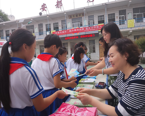 彰显科技魅力 助力精准扶贫 ——科普大篷车走进卫辉