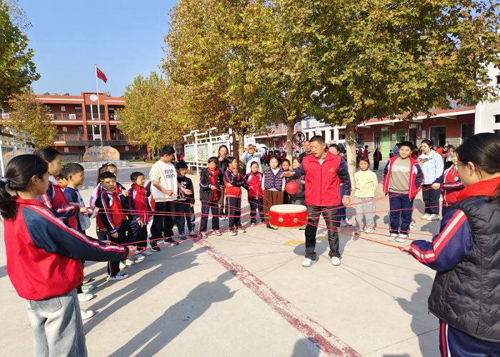 科技启航 梦想飞扬 —科普大篷车走进长垣市常村小学