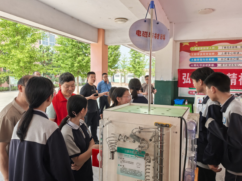 新乡市科普大篷车走进山区学校