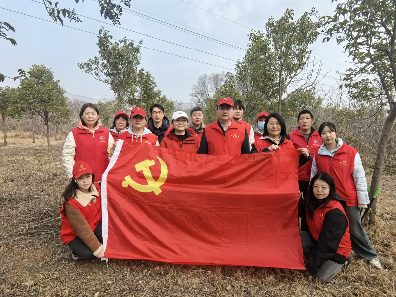 市科协组织开展“党建引领 共‘树’家园”义务植树主题党日活动
