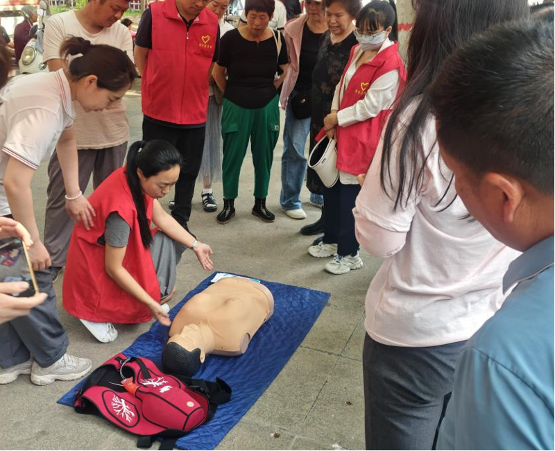 辉县开展弘扬科学家精神暨急救知识科普宣传活动44.png