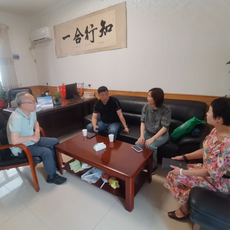 卫滨慰问科技工作者11.png